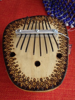 A oficina será dedicada à construção do instrumento musical kalimba